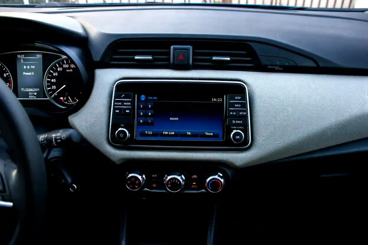 مانیتور خودرو